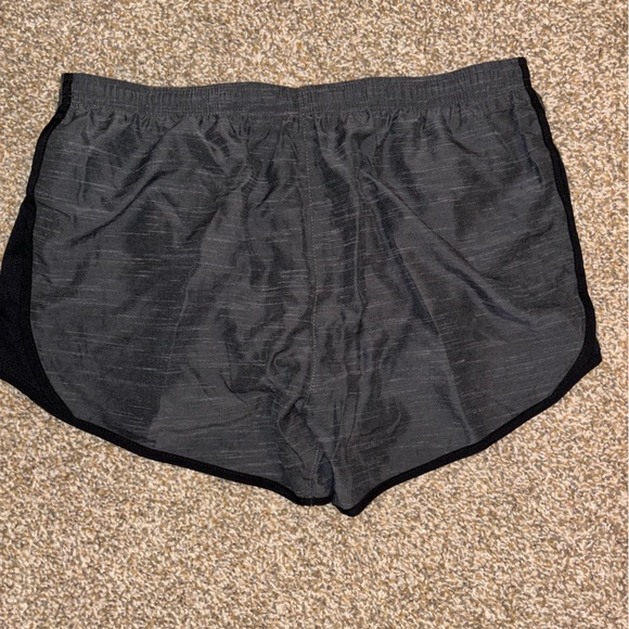 Nike Dry Fit Running Shorts Women’s NWT - Picture 2 of 4